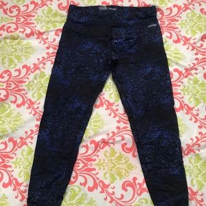 Woman’s Calvin Klein Capris blue print size XL